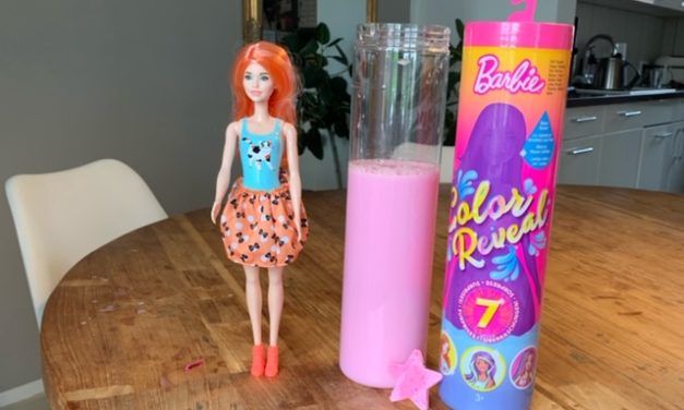 Barbie Color Reveal – Barbie geht baden